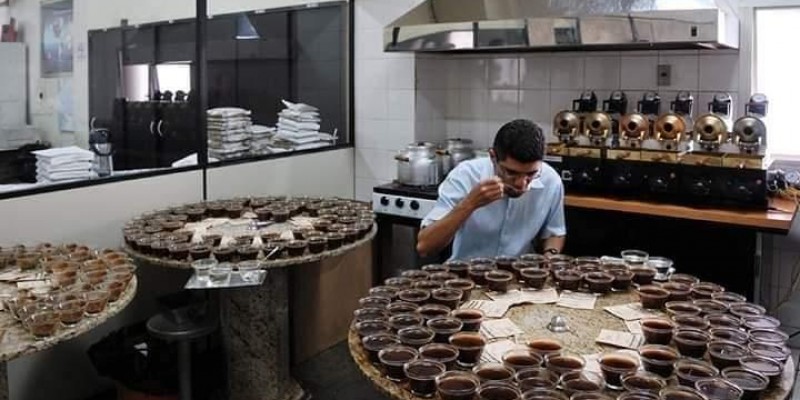 Degustação, cuidados na colheita e pós-colheita do café estão entre temas de curso para cafeicultores de Jacuí