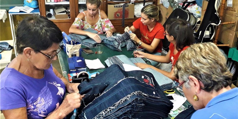 Mulheres rurais melhoram a renda com reciclagem têxtil na Zona da Mata