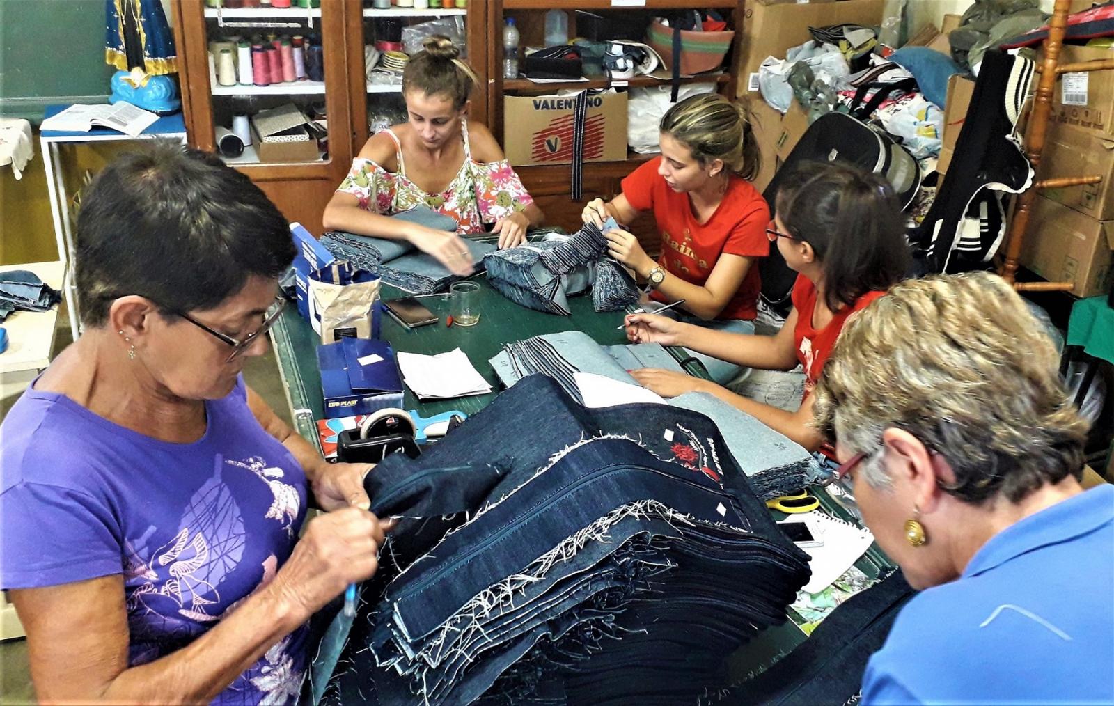 Mulheres rurais melhoram a renda com reciclagem têxtil na Zona da Mata